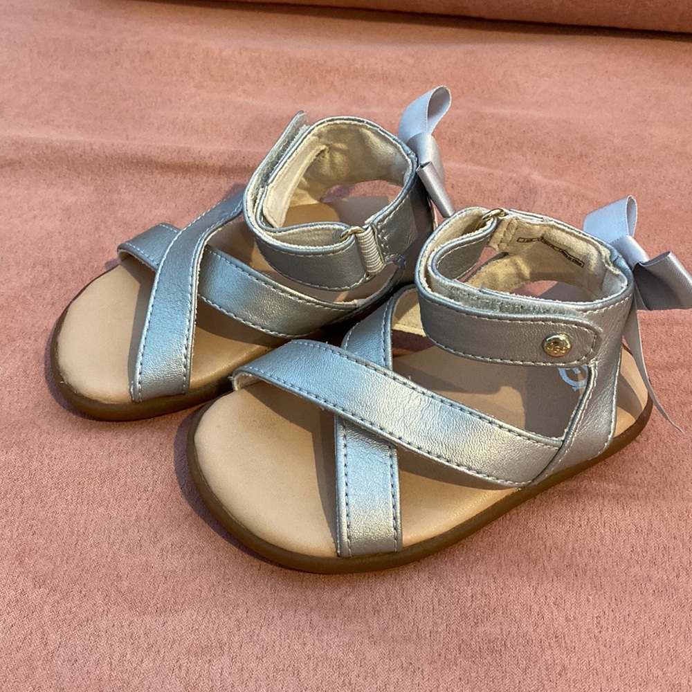 UGG infant sandal with bows